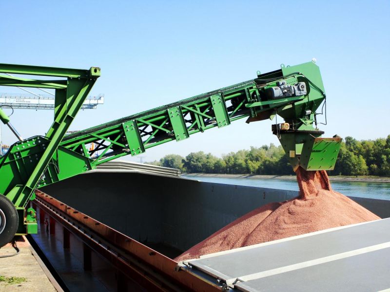 Belt conveyor for port areas